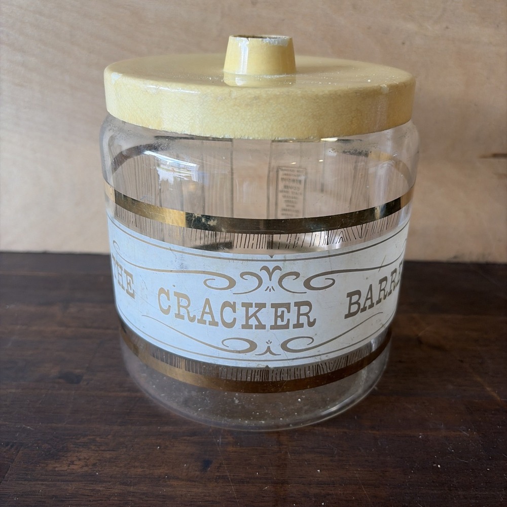 VINTAGE  PYREX  THE CRACKER BARREL W/ PLASTIC LID